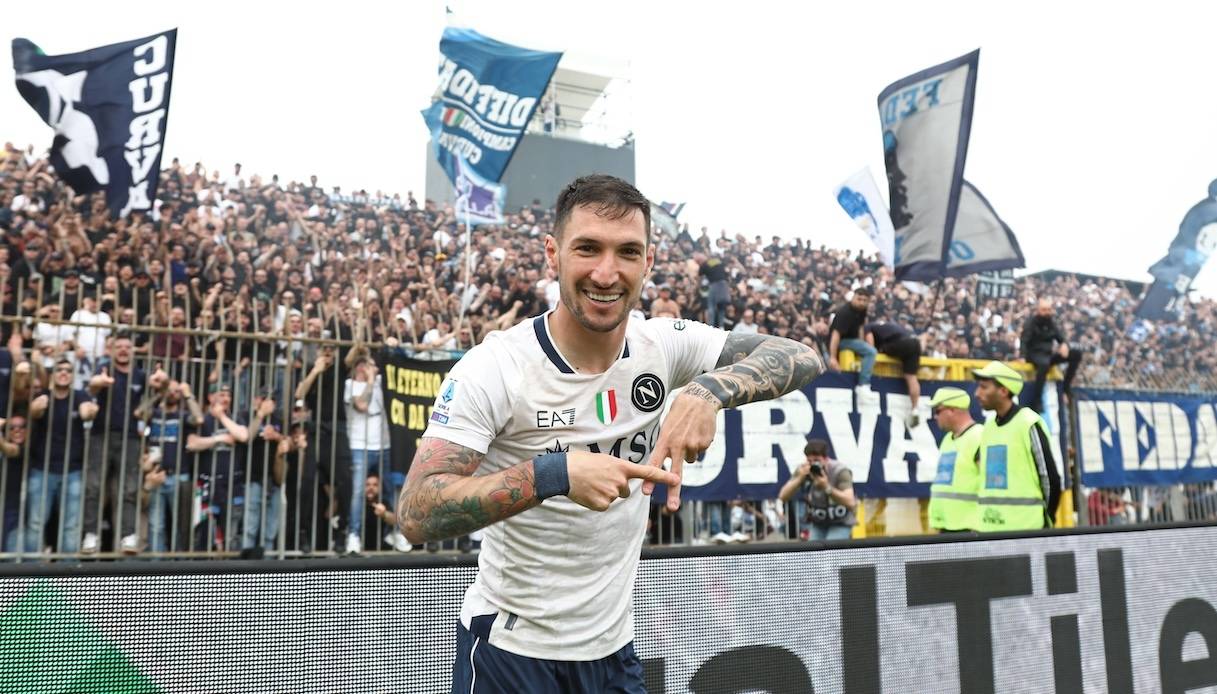 MONZA, ITALY - APRIL 07: Matteo Politano of SSC Napoli celebrates his goal during the Serie A TIM match between AC Monza and SSC Napoli - Serie A TIM  at U-Power Stadium on April 07, 2024 in Monza, Italy. (Photo by Marco Luzzani/Getty Images)