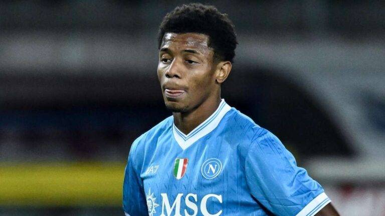 Neres si è operato questa mattina a Londra