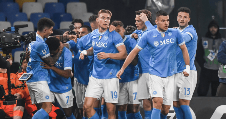 Azzurri più forti dell’emergenza, grinta e orgoglio lanciano i partenopei in vetta alla classifica