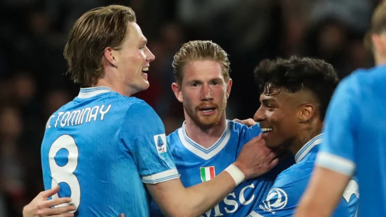 Il Napoli trascinato da un grande McTominay travolge la Cremonese e rinsalda il secondo posto