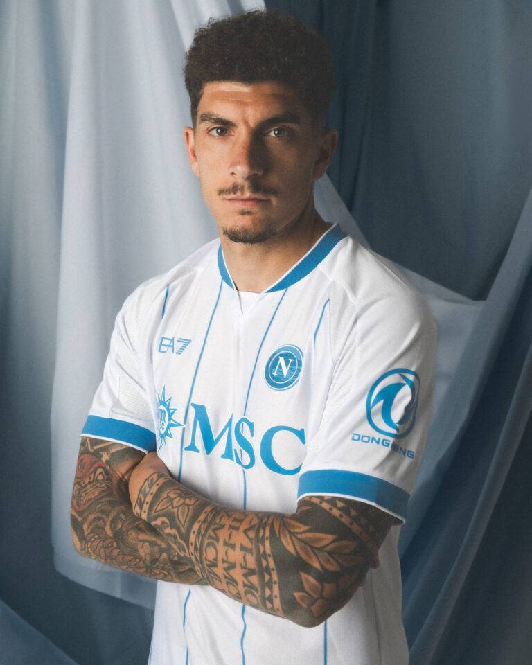FOTO –  Ecco Nápoles, la nuova maglia away per la stagione 2026/2027